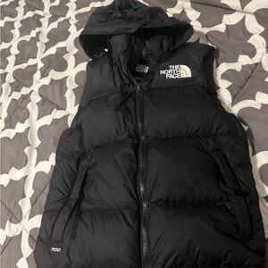 The North Face Black Puffer Vest men’s extra small fit fits like a lady small
